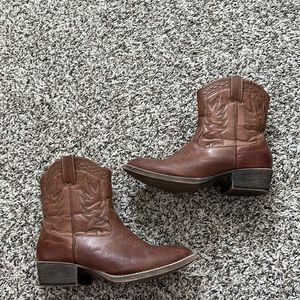 Cowgirl boots COCONUTS